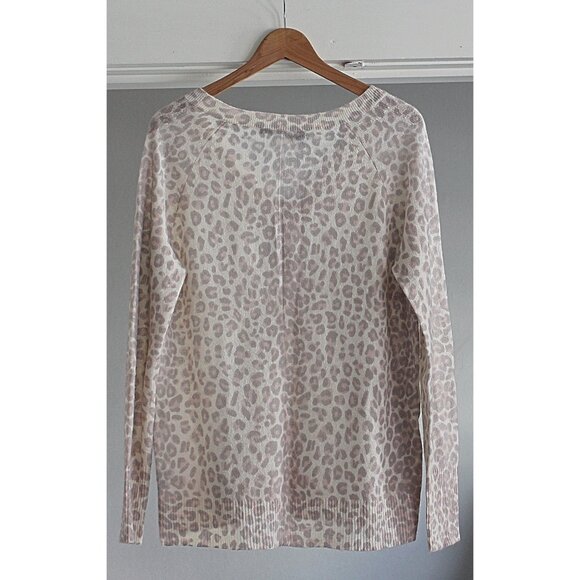 360 Cashmere - "Sylvia" V-Neck Cashmere Pullover in Purple Haze Leopard Print, S - Picture 5 of 10